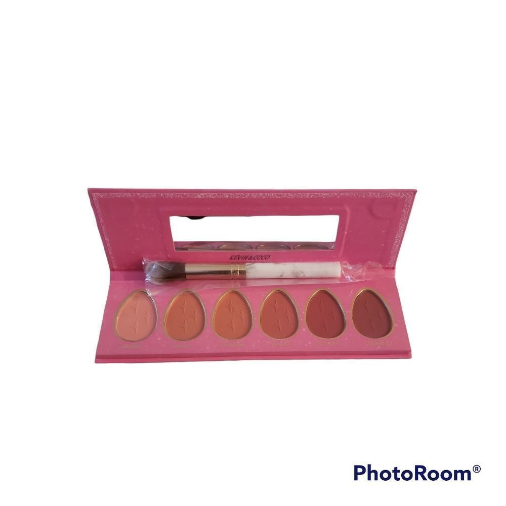 NWT Kevin and Coco Fashion Blush Pallette